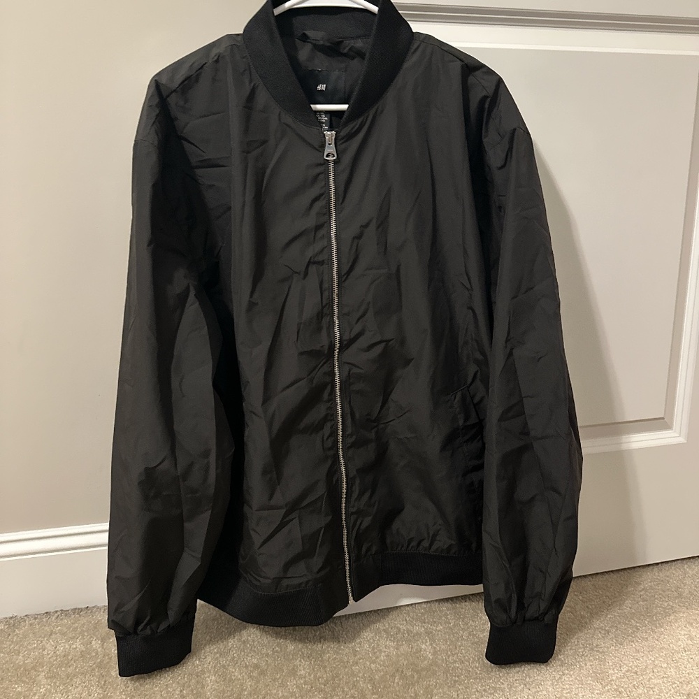 Men’s black H&M bomber jacket